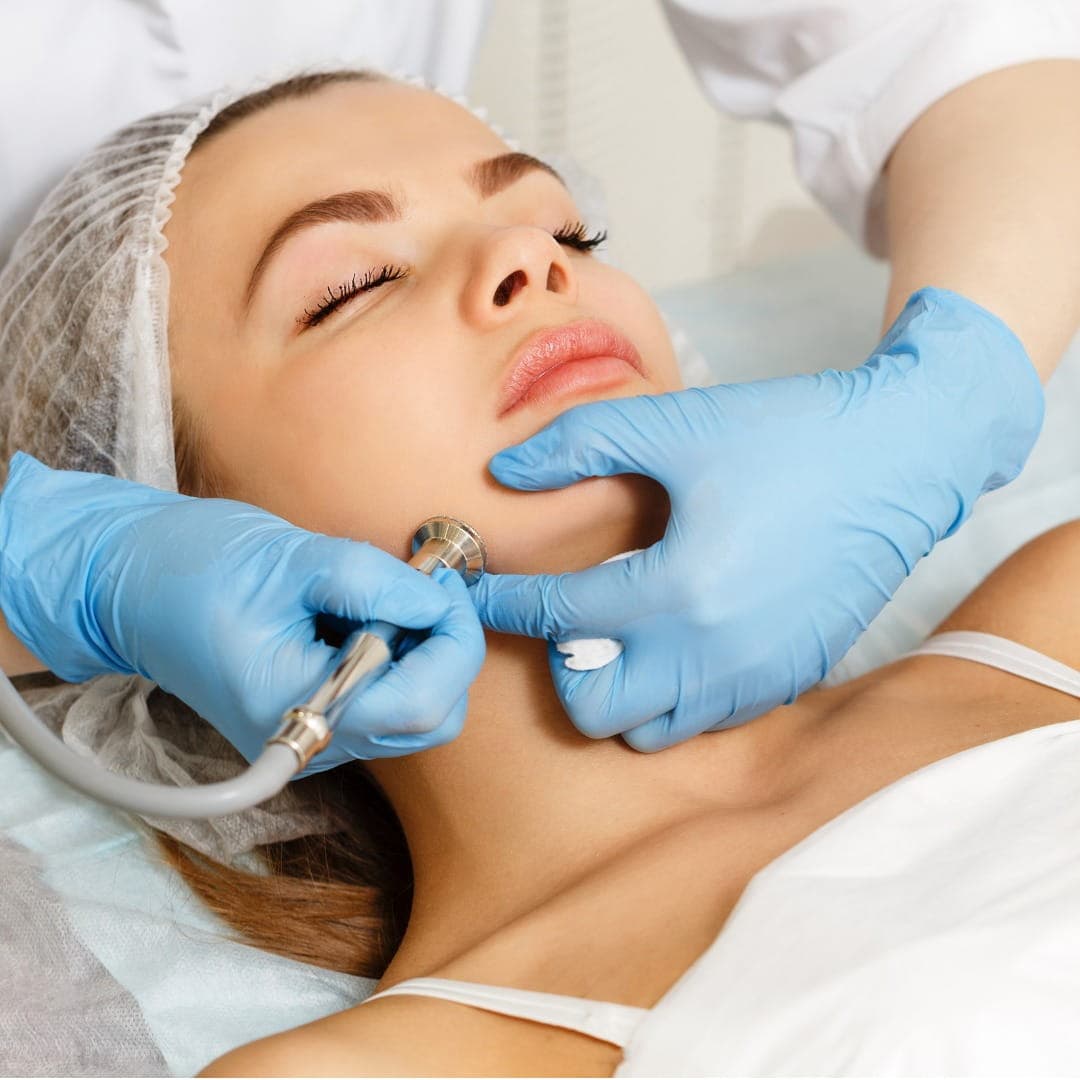 Dermatological facial hydration session for sensitive skin