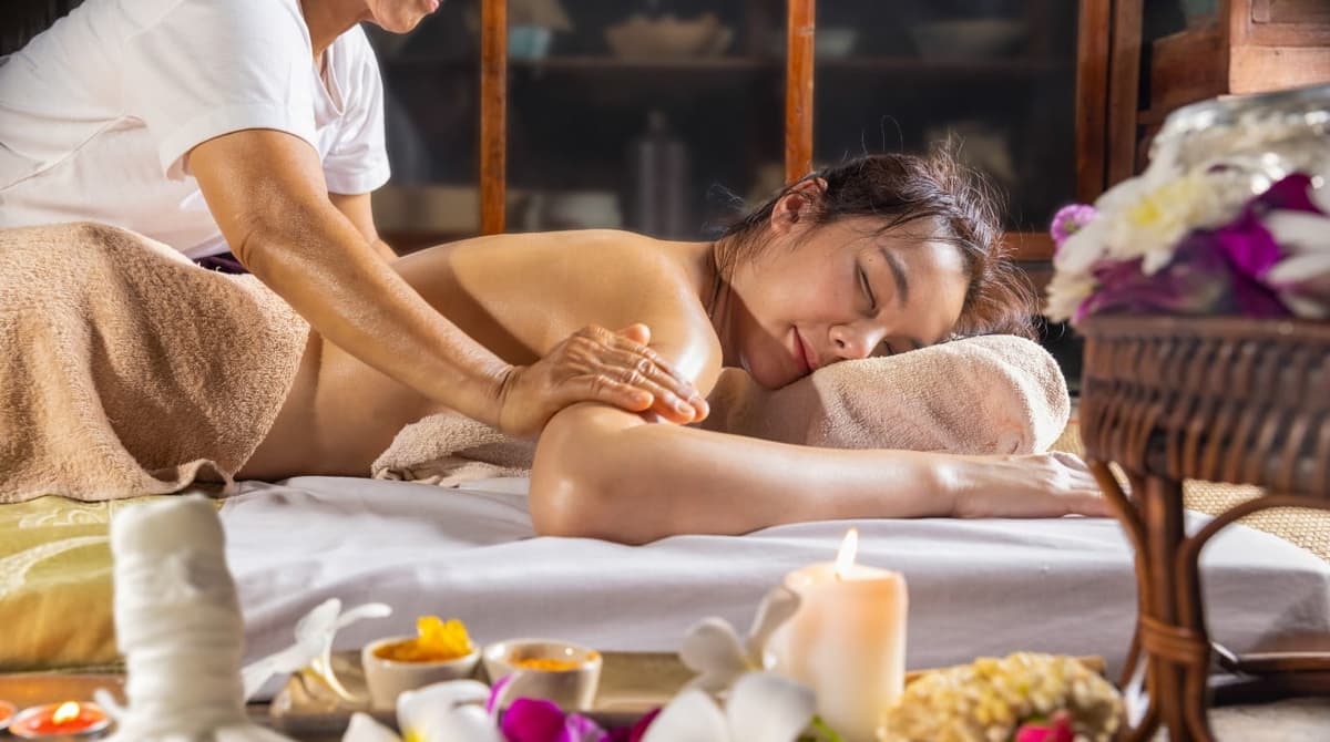 Traditional Abhyanga Ayurvedic massage therapy in Dubai