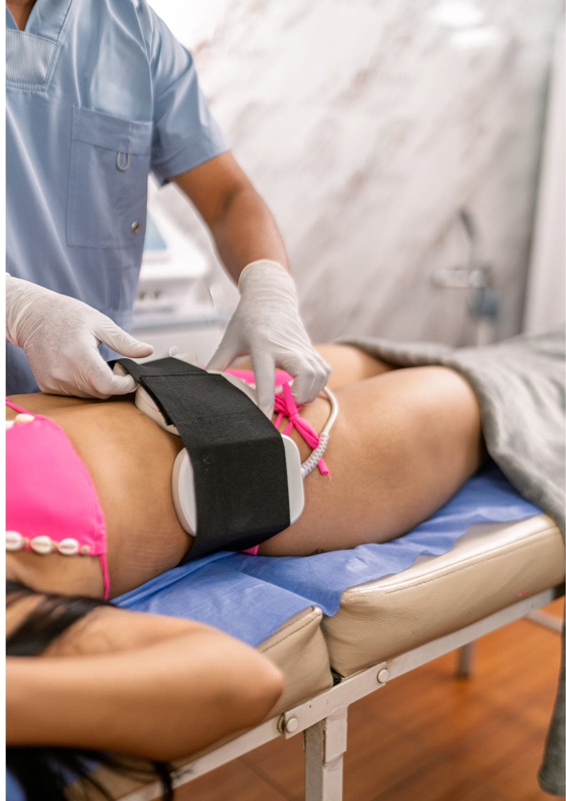 Electrotherapy in Dubai performed in a professional physiotherapy clinic for pain relief and muscle recovery.