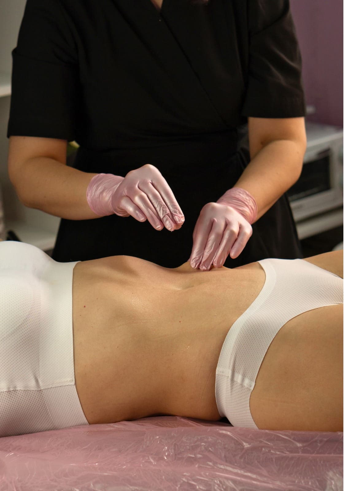 Eximia body contouring in Dubai performed by specialists to reduce fat and improve body shape safely.