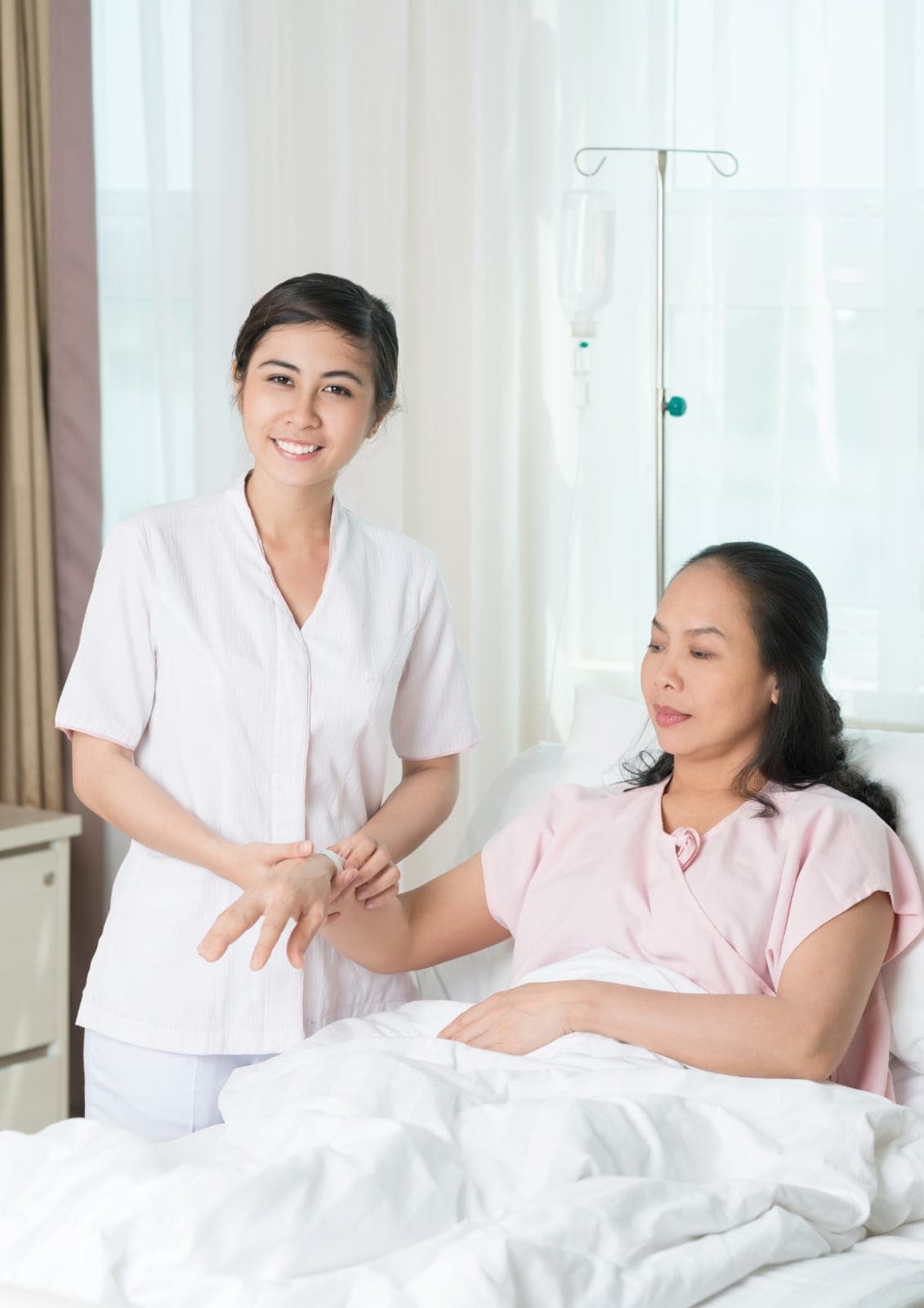 IV drip in Dubai administered by medical professionals to support hydration, immunity, and overall wellness.