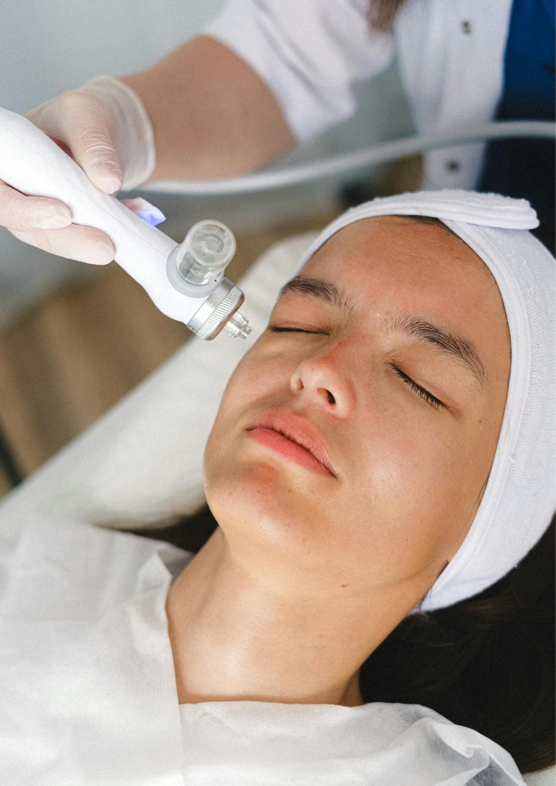 Skin Treatment in Dubai performed in a modern clinic for healthy and radiant skin.