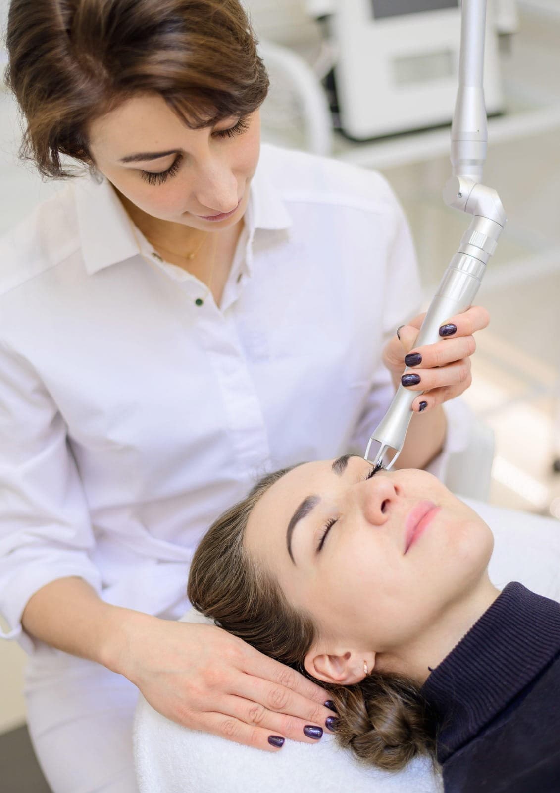 Fractional CO2 laser treatment in Dubai is performed by specialists to resurface skin, reduce scars, and improve texture.