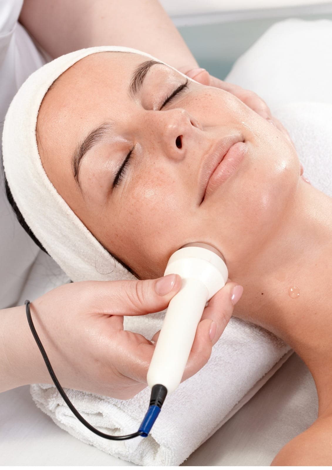 HIFU in Dubai performed by specialists to tighten skin and improve facial contour without surgery.