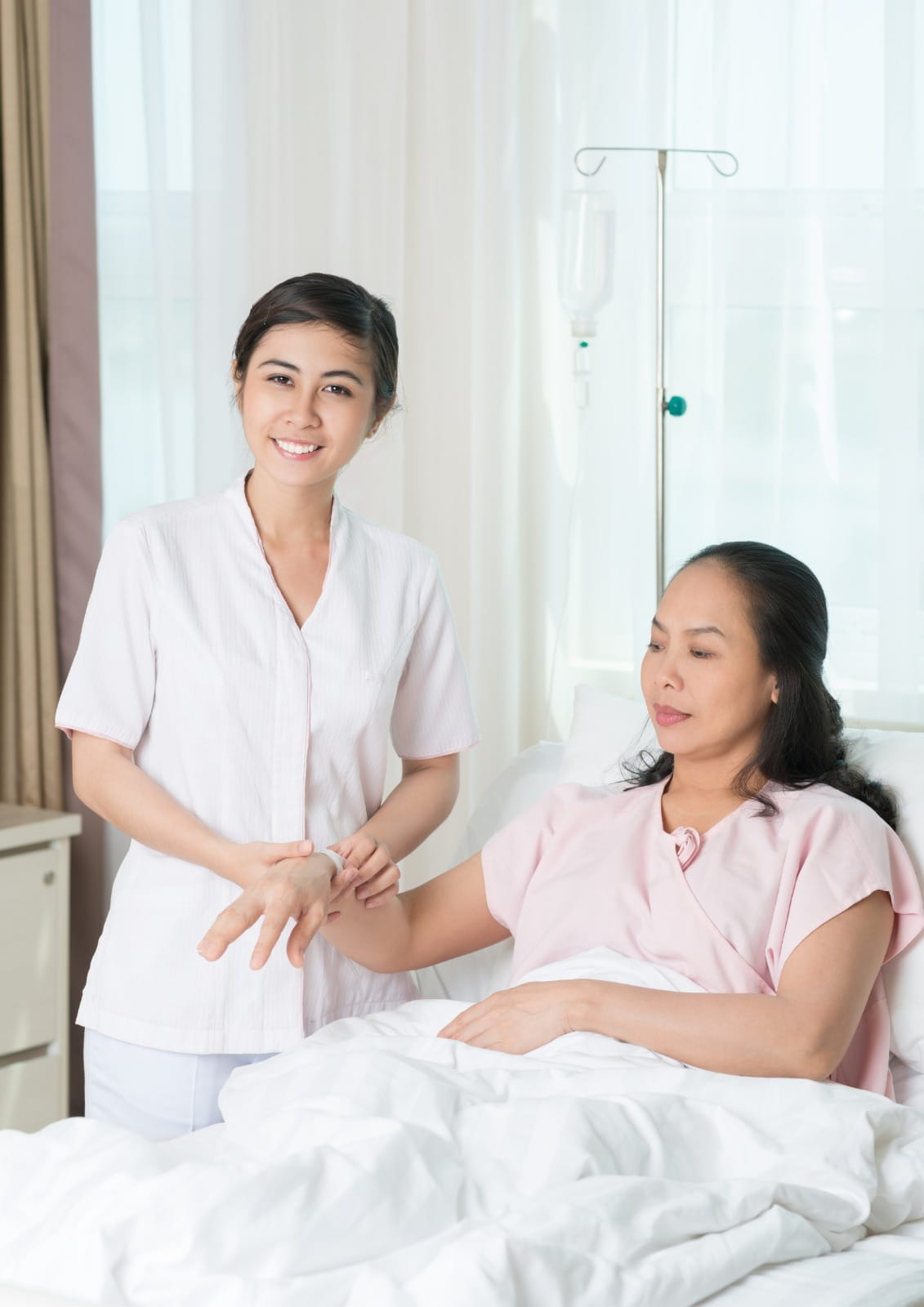 IV drip in Dubai administered by medical professionals to support hydration, immunity, and overall wellness.