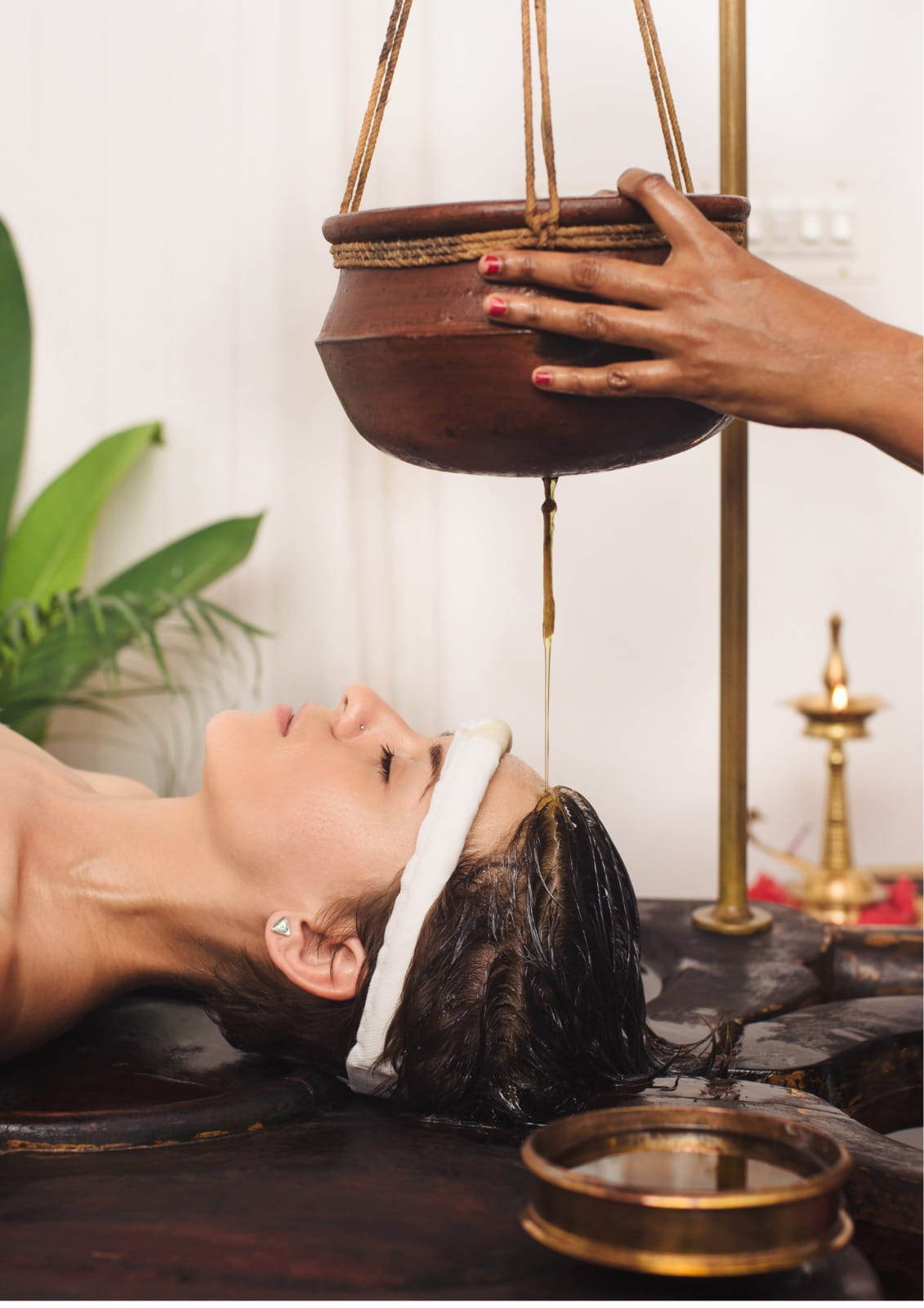 Traditional Shirodhara Therapy with herbal oil