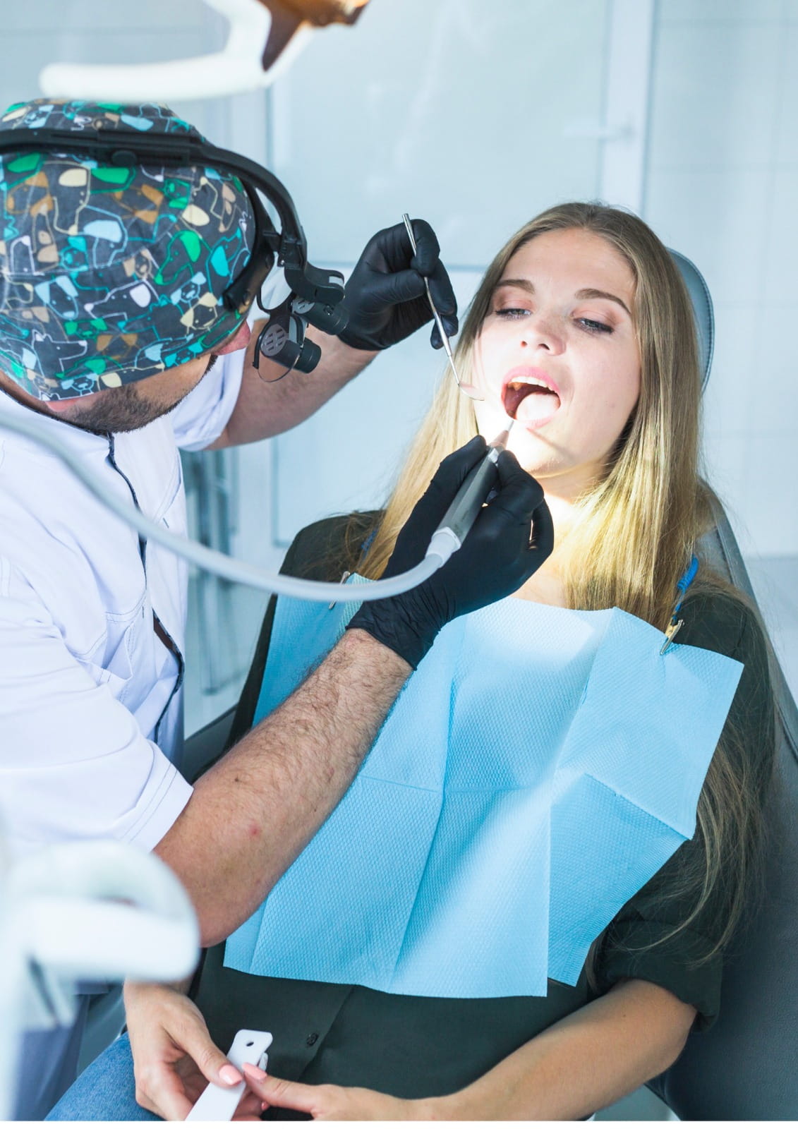 Teeth scaling and polishing in Dubai performed to remove plaque and maintain healthy gums and teeth.